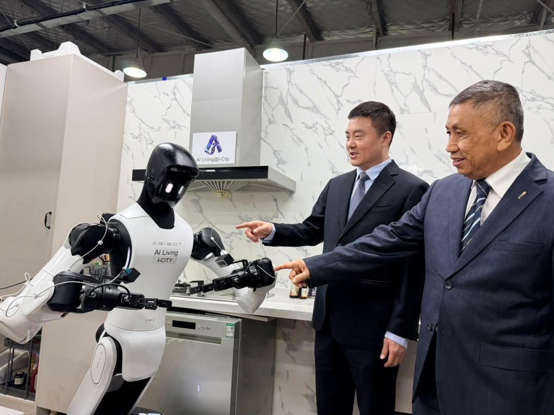 i-Bhd and i-City teams working with AgiBot